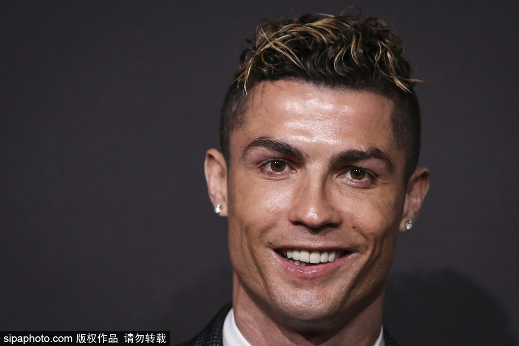 4-1打爆副班长！曼联3轮不败：只差第4名1分 31岁队长2射1传造3球