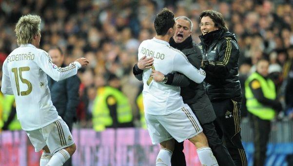 迷你罗助葡萄牙U16夺冠，乔治娜和C罗母亲现场见证