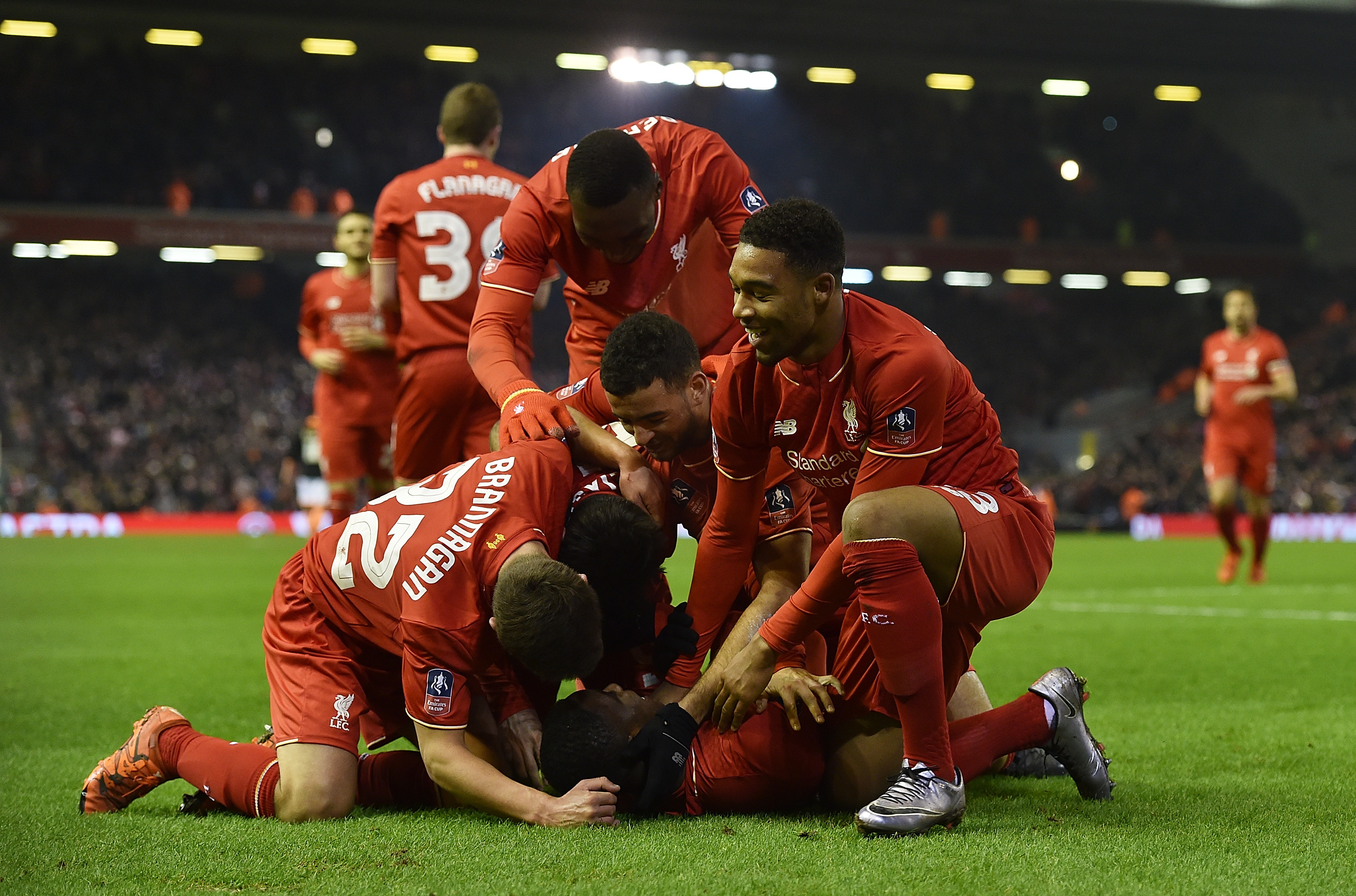 早报：皇马主场翻车，那不勒斯登意甲榜首