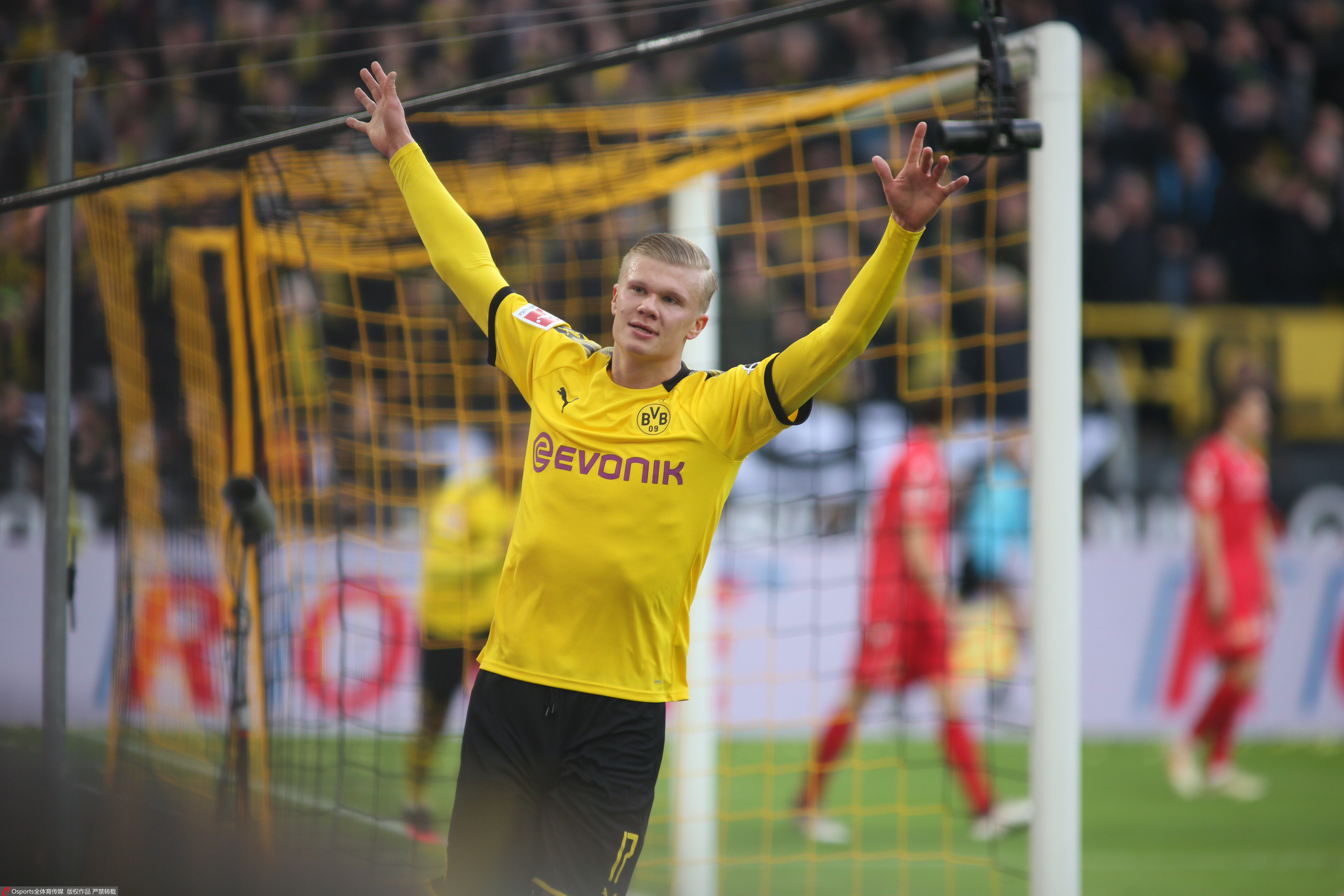 真蓝白，雷克瑟姆发布致敬巴塔哥尼亚威尔士移民的二客球衣