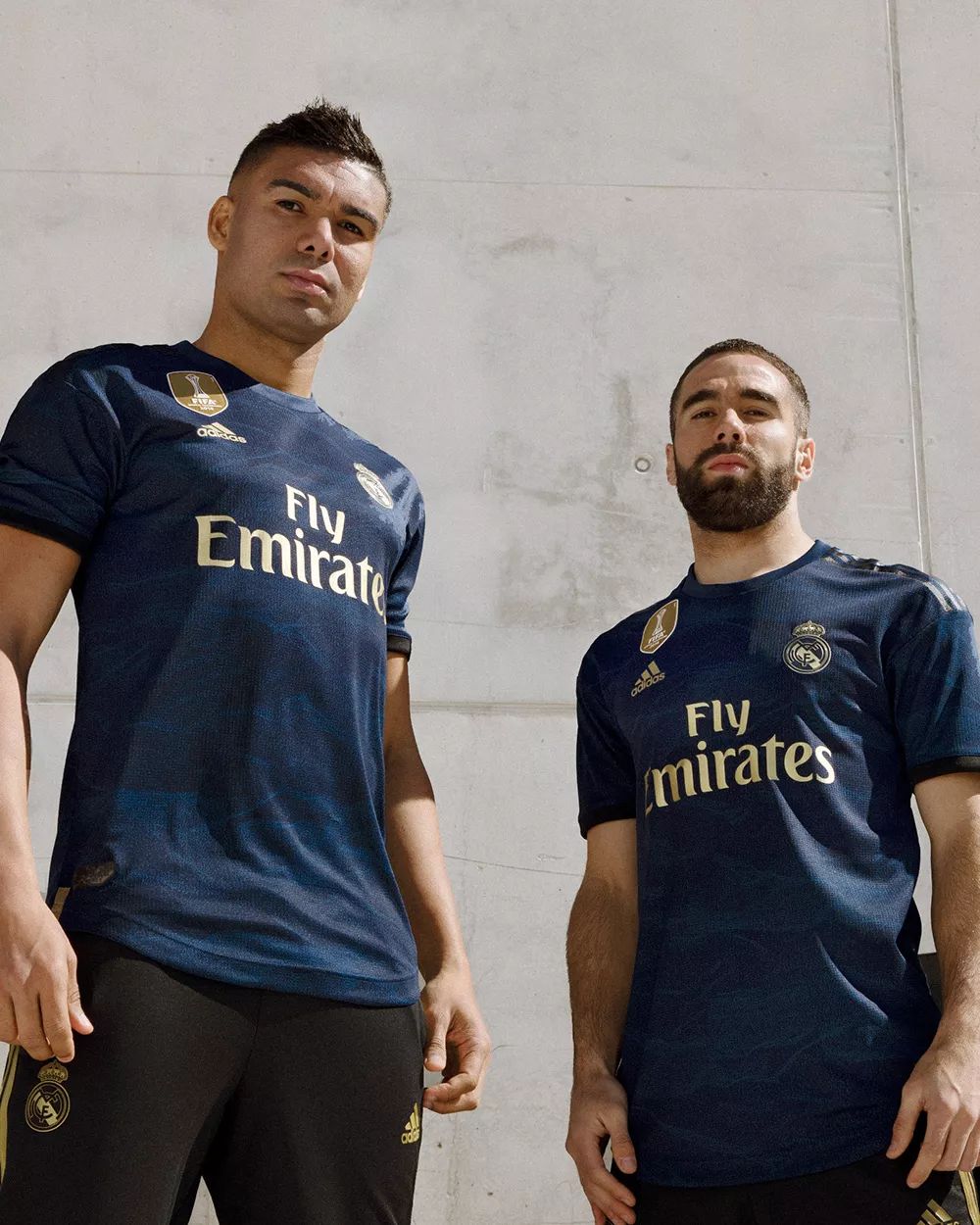 半场战报：莱切2-0都灵，班达建功，拉萨纳-库利巴利破门