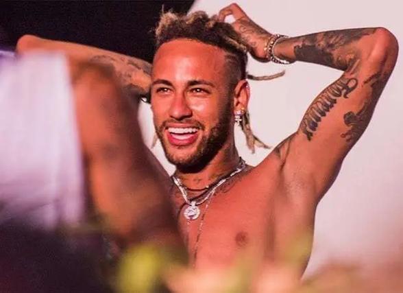 哈兰德是如何在111场英超比赛中打入100球的？