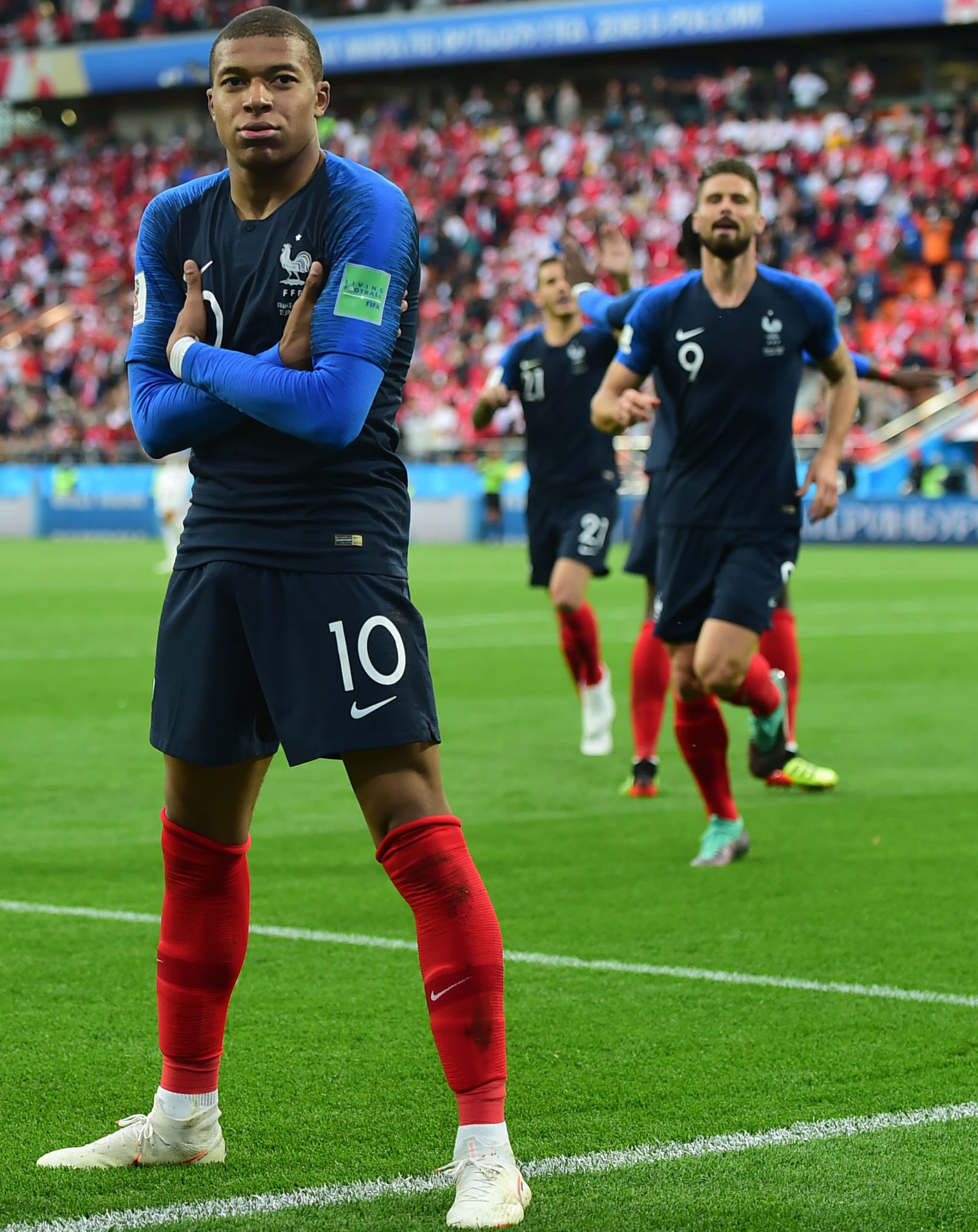 詹姆斯关键时刻稳住全队